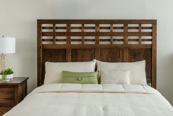 Bedroom_Alto_King_Cocoa on Oak_Detail 3