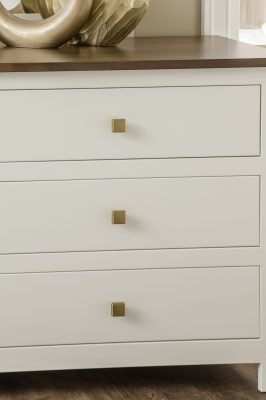 Bedroom_Alto_Queen_Parchment Cappuccino_Detail__2