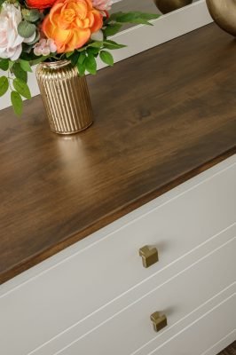 Bedroom_Alto_Queen_Parchment Cappuccino_Detail__3