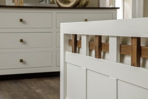 Bedroom_Alto_Queen_Parchment Cappuccino_Detail__6