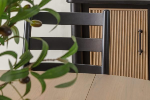 Dining Room_Liberty_Sea Shell on Sap Cherry and Black_Detail 1