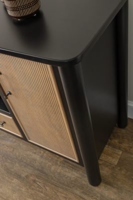 Dining Room_Liberty_Sea Shell on Sap Cherry and Black_Detail 3