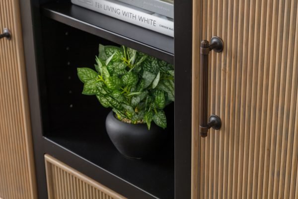 Dining Room_Liberty_Sea Shell on Sap Cherry and Black_Detail 4