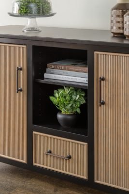 Dining Room_Liberty_Sea Shell on Sap Cherry and Black_Detail 5