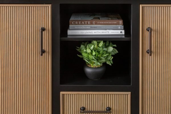 Dining Room_Liberty_Sea Shell on Sap Cherry and Black_Detail